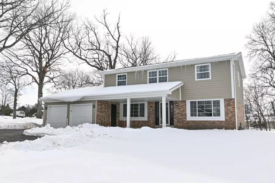 17415 Senlac Ln, Brookfield, WI 53045