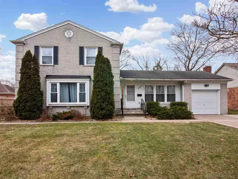 615 Lakepointe, Grosse Pointe Park, MI 48230