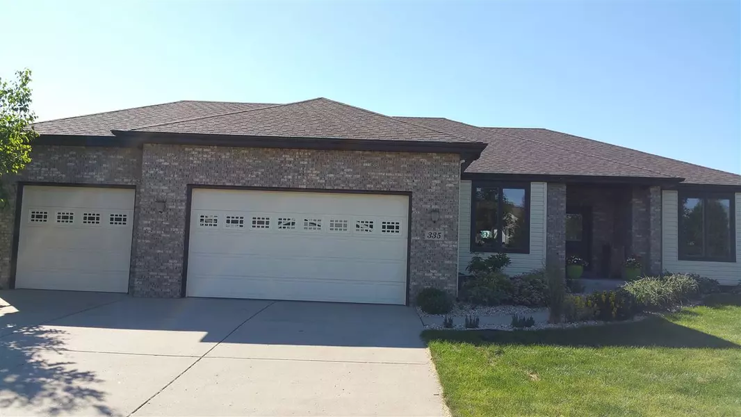 335 MEADOW CREST TR, Cottage Grove, WI 53527