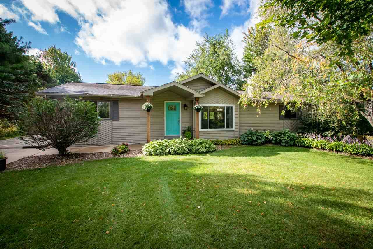2613 Gladeview Rd, Cottage Grove, WI 53527