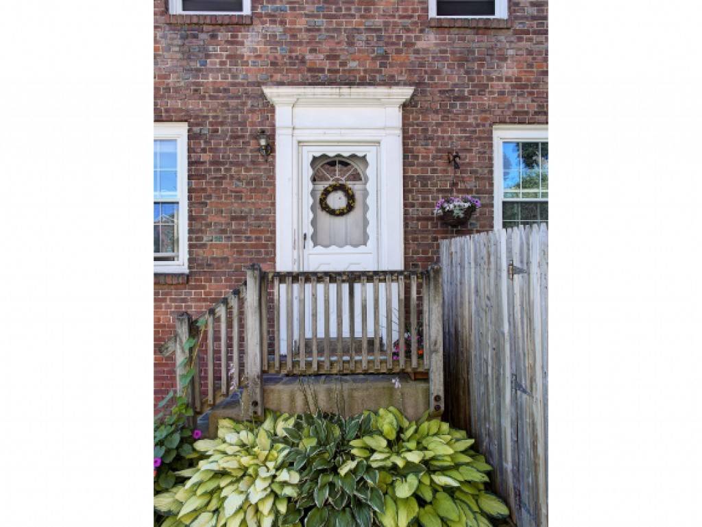 Portsmouth, NH 03801,211 Concord WAY
