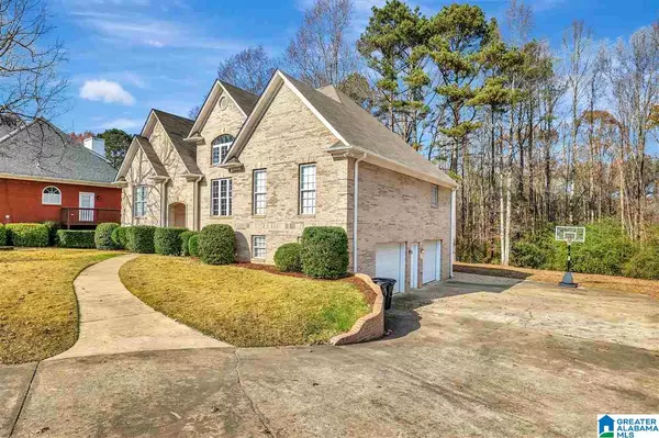 Adamsville, AL 35005,143 MEADOWOOD CIR