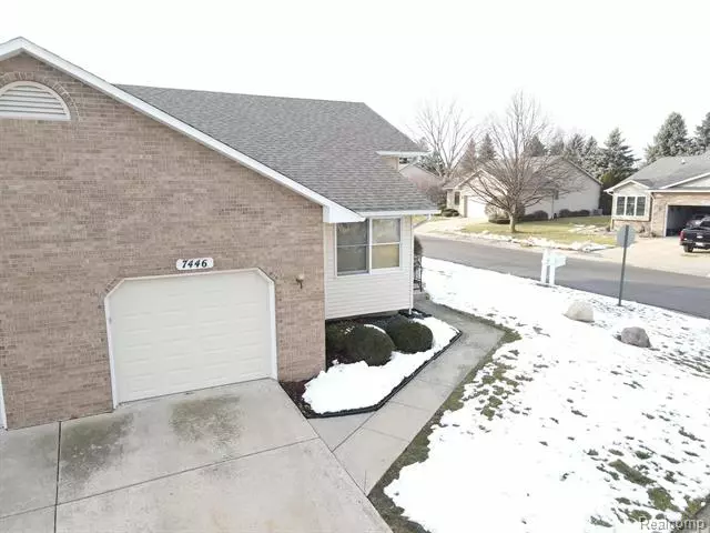 7446 COUNTRY MEADOW DR, Swartz Creek, MI 48473