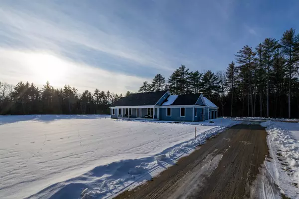 9 Lyndsay LN, Tuftonboro, NH 03850