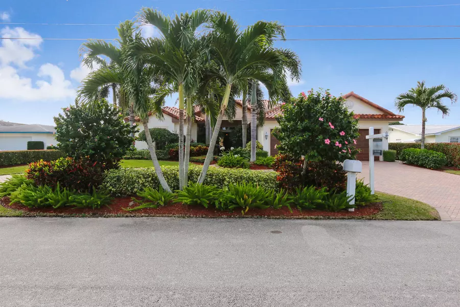 2390 Azure CIR, Palm Beach Gardens, FL 33410