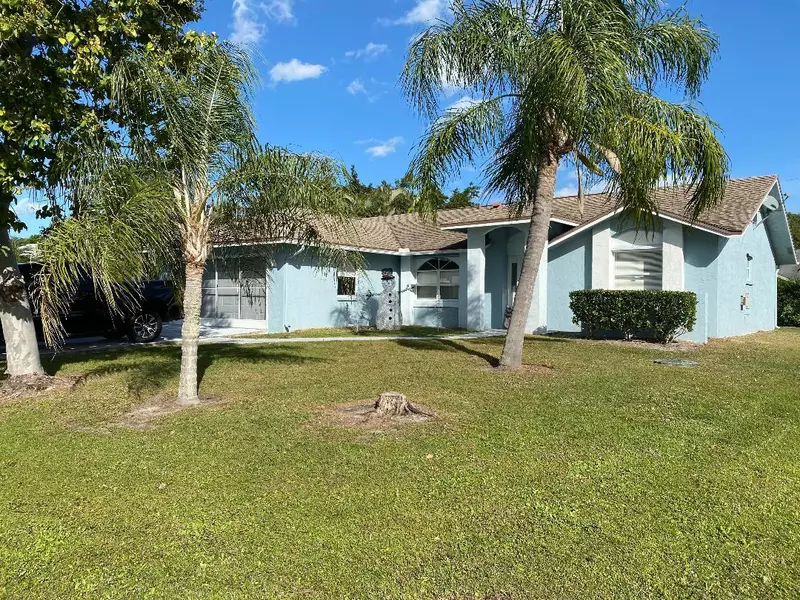 2479 SE Marseille ST, Port Saint Lucie, FL 34952