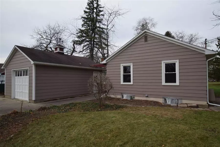 3029 E Stewart, Midland, MI 48640