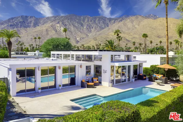 2696 E Kings Rd, Palm Springs, CA 92264