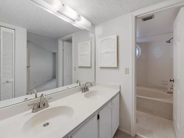 Jupiter, FL 33477,165 Seabreeze CIR