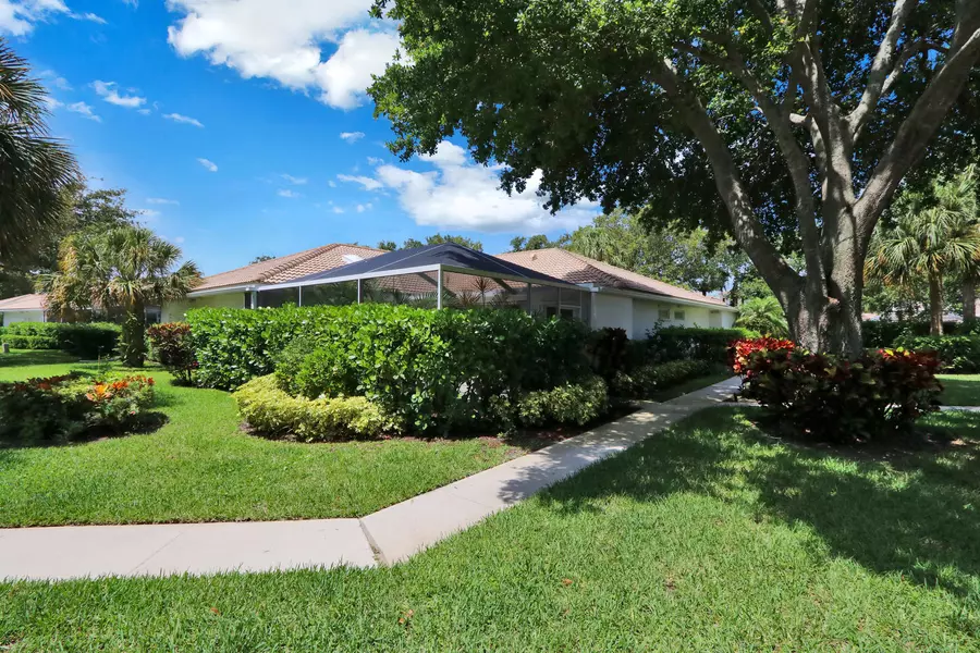 8602 Chapman Oak CT, Palm Beach Gardens, FL 33410