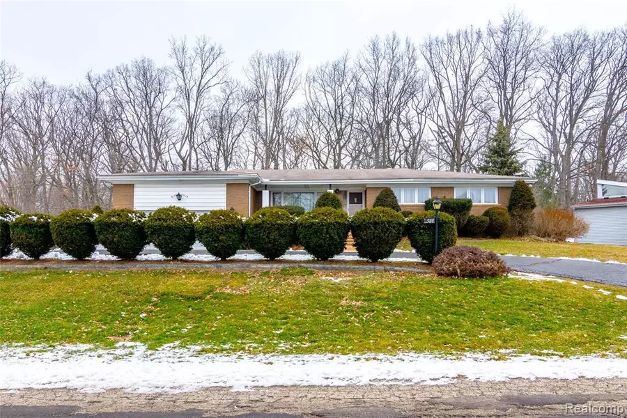 5588 TEQUESTA Drive, West Bloomfield, MI 48323 2356