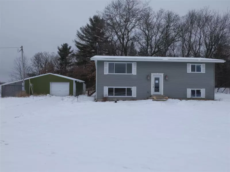 N2441 Jimmys Rd, Lyndon Station, WI 53944