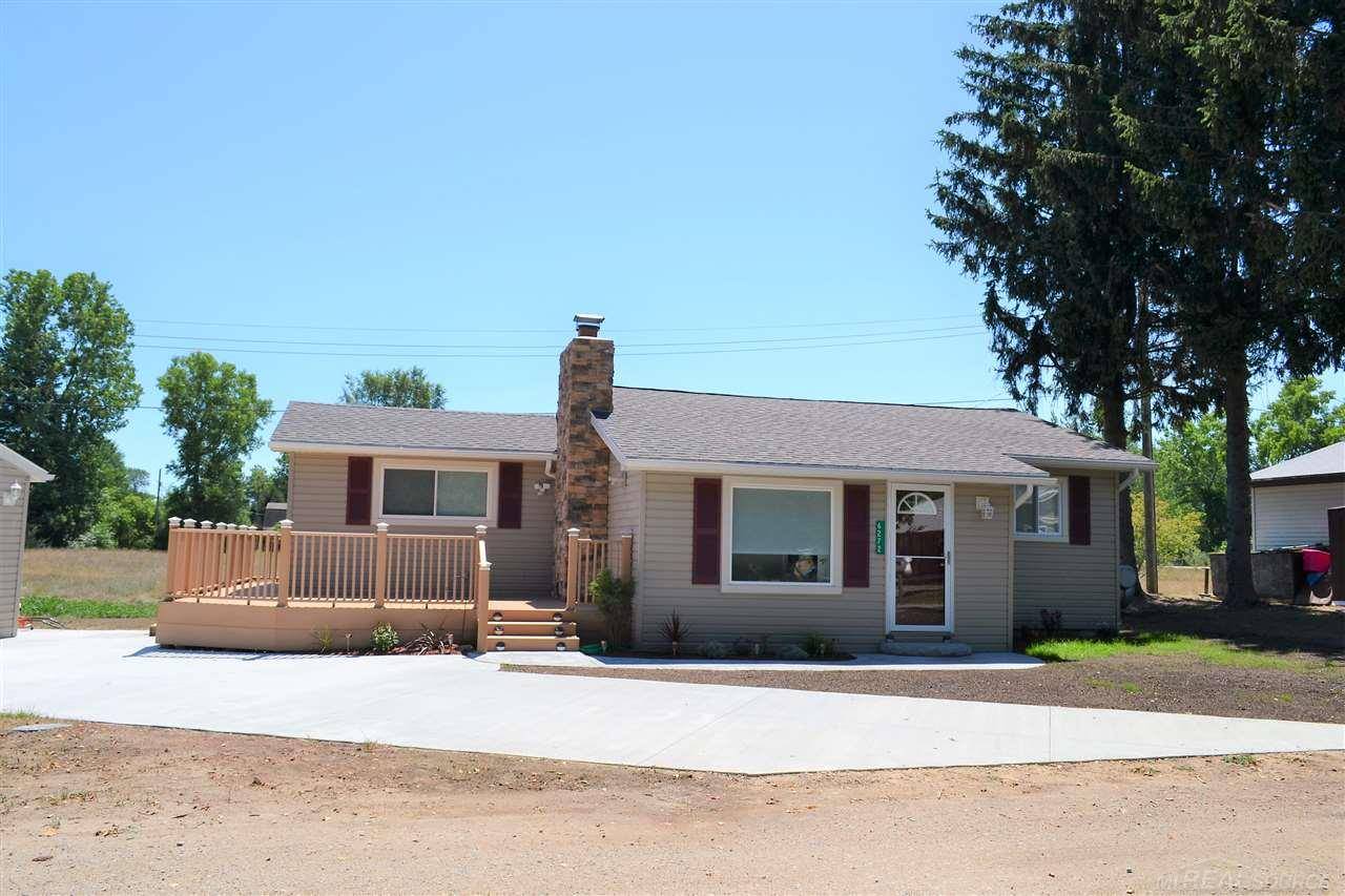 6272 Grandview Beach Dr,  Deckerville,  MI 48427