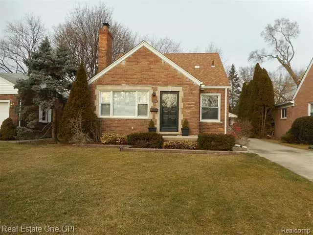 2286 ALLARD AVE, Grosse Pointe Woods, MI 48236