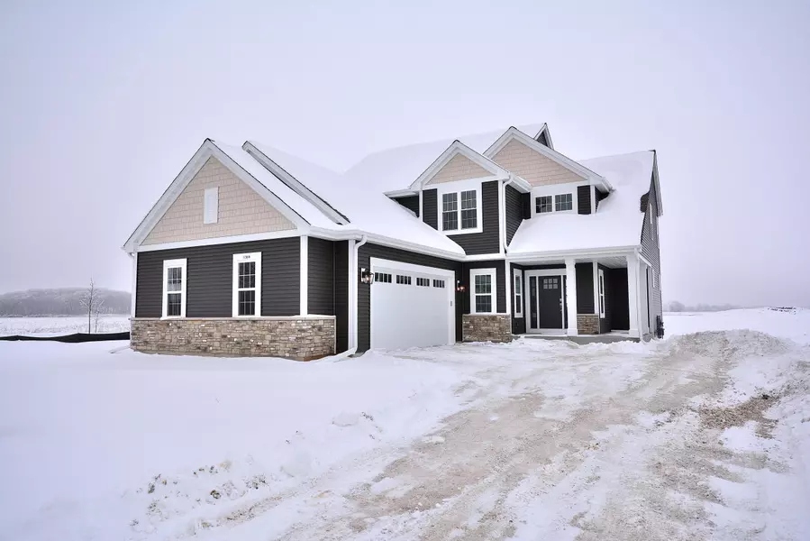 1300 Foxwood Pass, Oconomowoc, WI 53066