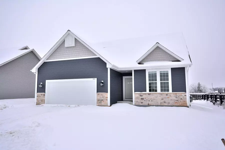 1501 Rosewood Pass, Oconomowoc, WI 53066