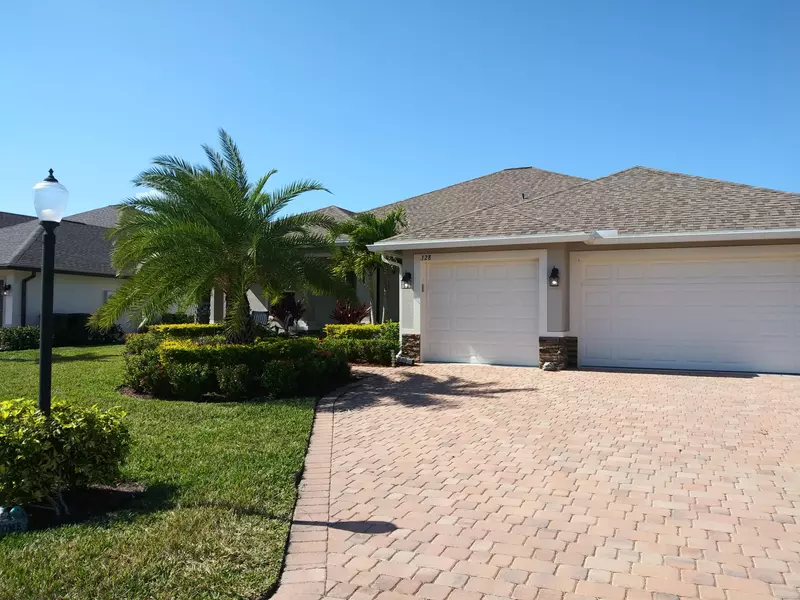 328 SW Vista Lake DR, Port Saint Lucie, FL 34953