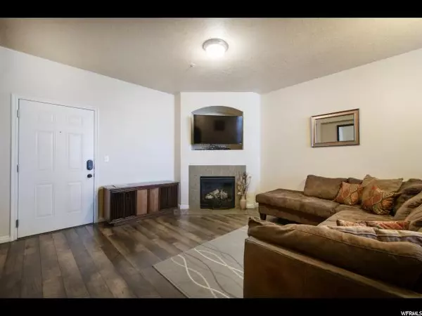 Sandy, UT 84070,180 W ALBION VILLAGE WAY APT #301 S