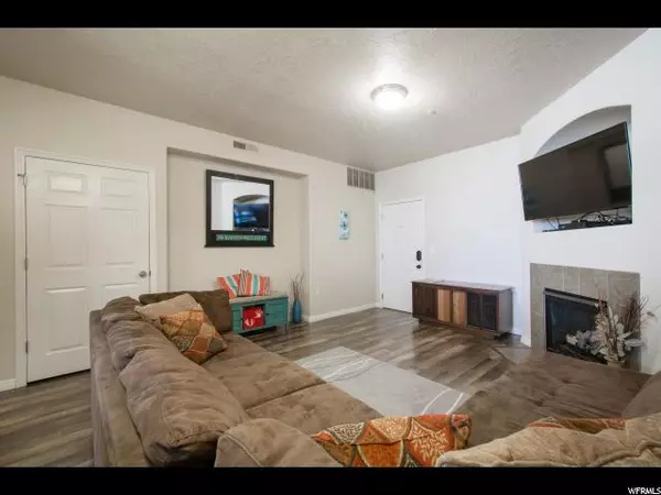 Sandy, UT 84070,180 W ALBION VILLAGE WAY APT #301 S