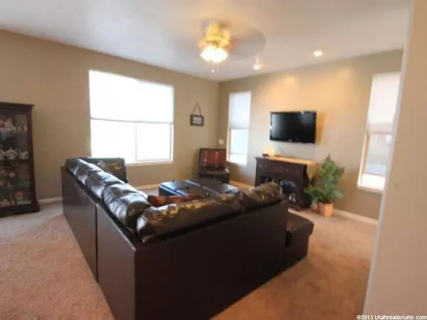 West Jordan, UT 84088,7069 W COTTAGE POINT DR #1404