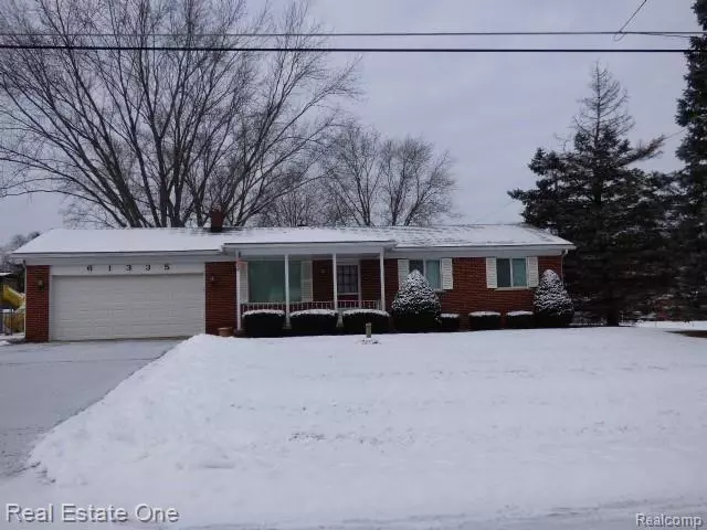 61335 Richfield ST, South Lyon, MI 48178