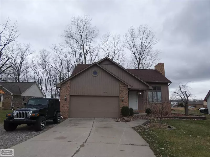 50105 Fairchild, Chesterfield, MI 48051