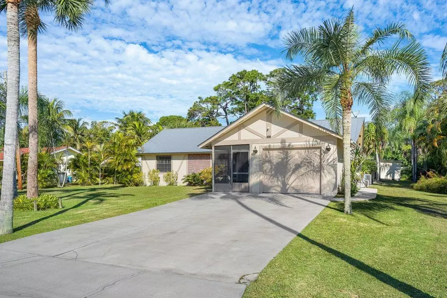 8751 SE Duncan ST, Hobe Sound, FL 33455