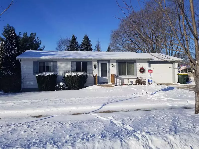 239 Logelin Dr, Reedsburg, WI 53959