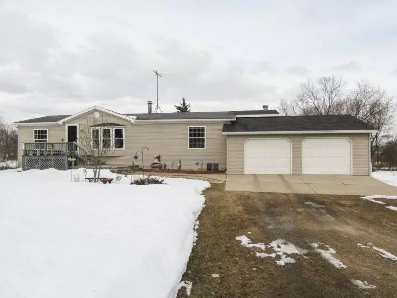 W5816 Lakeview Dr E, Montello, WI 53949