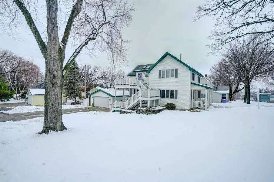 7 N High St, Deerfield, WI 53531