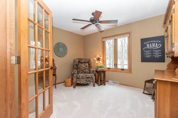 4060 S Wildcat Ct, Greenfield, WI 53228