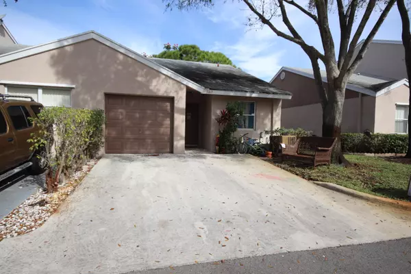 5169 S Pine Abbey DR, West Palm Beach, FL 33415