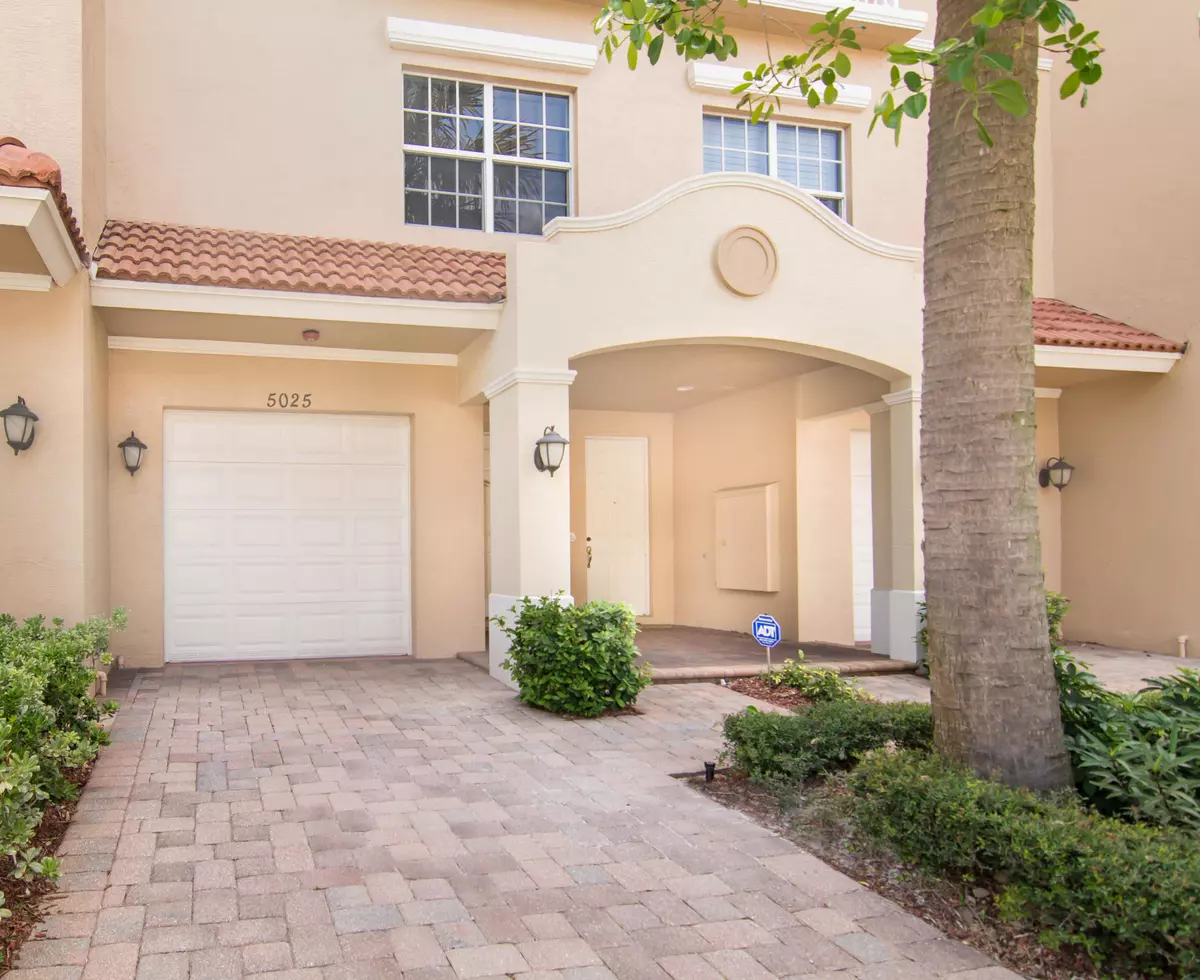 Palm Beach Gardens, FL 33418,5025 W Vine Cliff WAY