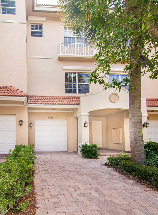 Palm Beach Gardens, FL 33418,5025 W Vine Cliff WAY