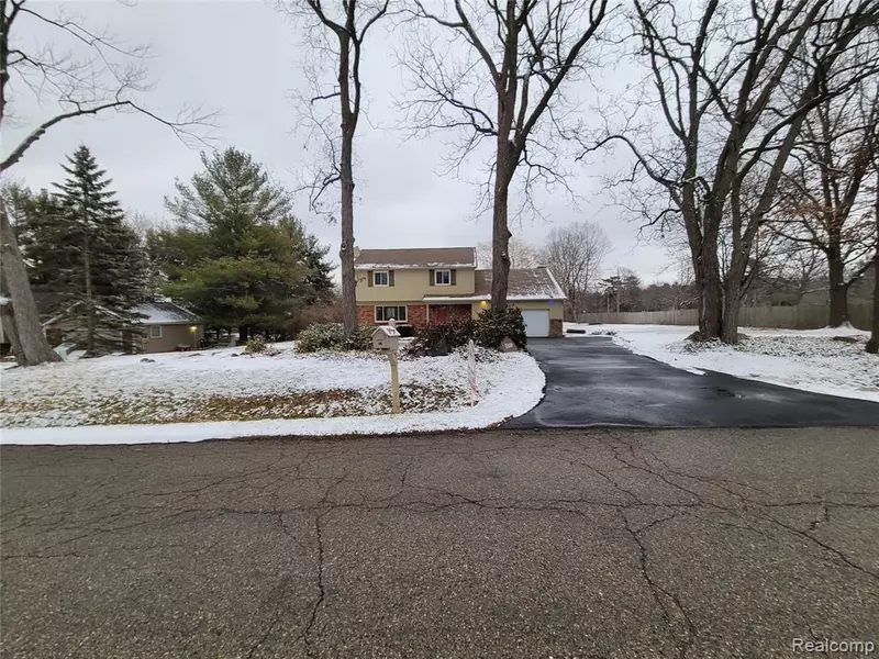 5510 CHICKADEE Lane, Clarkston, MI 48346 2901