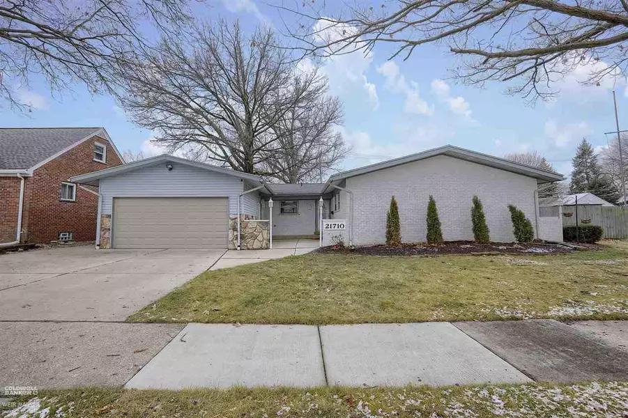 21710 Stephens St, Saint Clair Shores, MI 48080