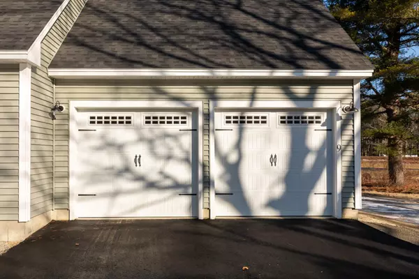 Kingston, NH 03848,9 Marshall RD