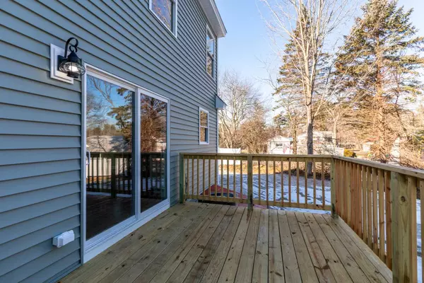 Kingston, NH 03848,9 Marshall RD