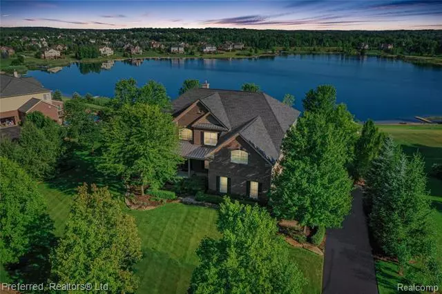 1470 HUNTERS LAKE DR, Milford, MI 48380