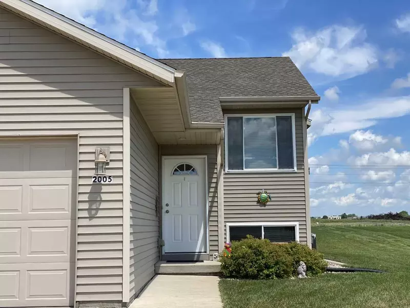 2005 Nighthawk Ln, Sauk City, WI 53583