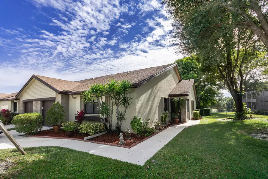 206 Meander CIR, Royal Palm Beach, FL 33411