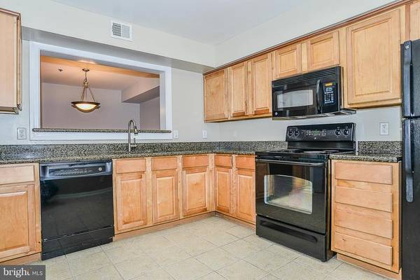 3179 SUMMIT SQUARE DR #2-A3, Oakton, VA 22124