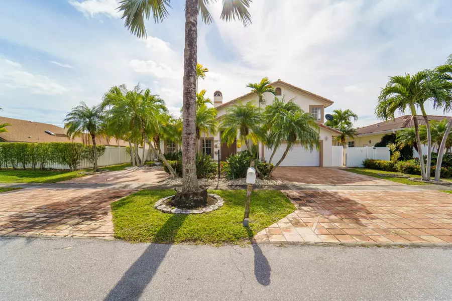 372 Rosewood CIR, Boca Raton, FL 33487