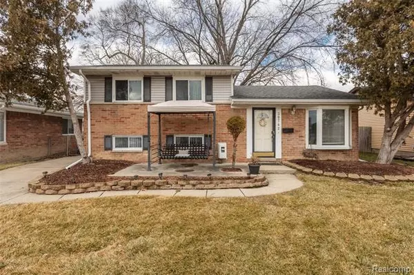 30742 ANN ARBOR TRL, Westland, MI 48185