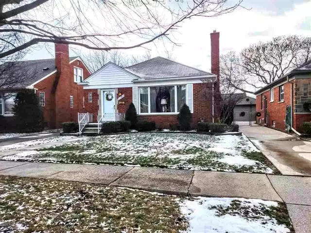 1981 HOLLYWOOD, Grosse Pointe Woods, MI 48236