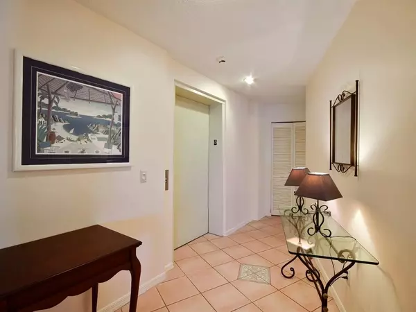 Vero Beach, FL 32963,8785 W Orchid Island CIR 205