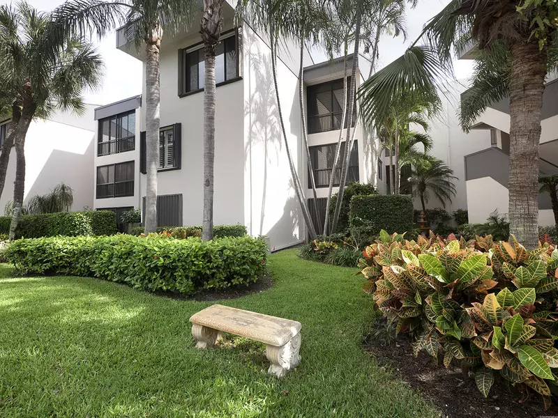 1660 Twelve Oaks WAY 303, North Palm Beach, FL 33408