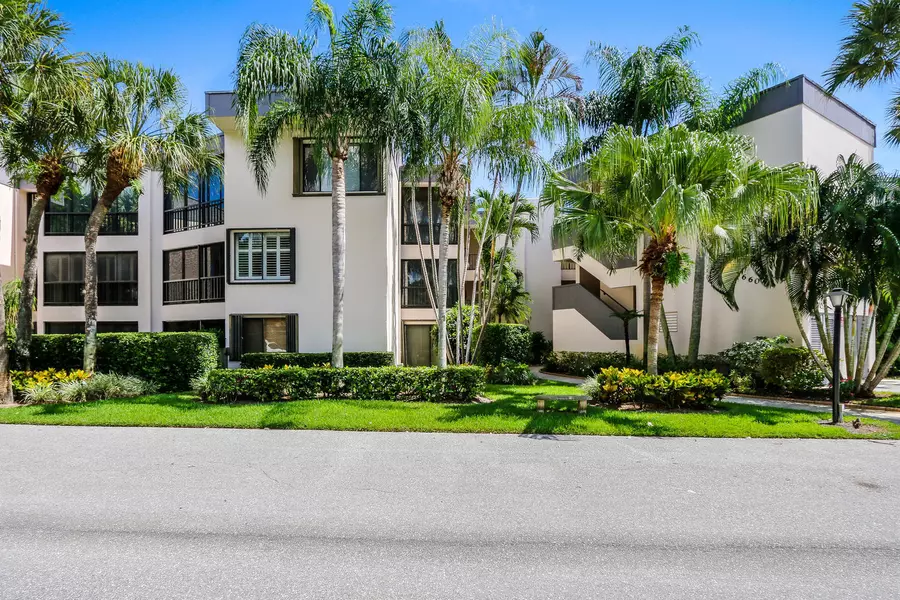 1660 Twelve Oaks WAY 203, North Palm Beach, FL 33408