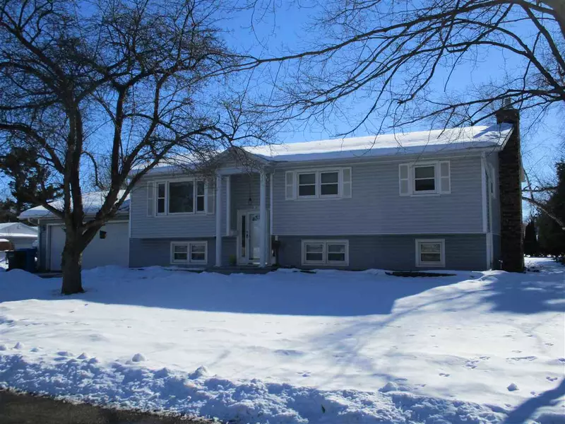 302 6th St, Brodhead, WI 53520