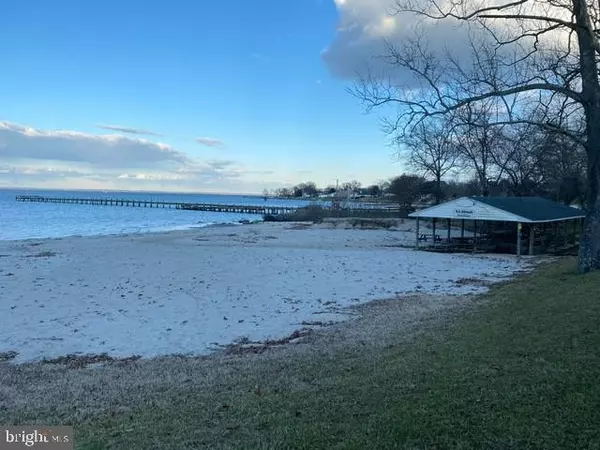 Colonial Beach, VA 22443,43 LAKE SHORE DR